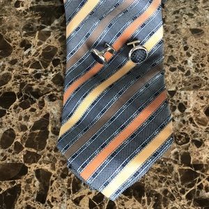 Tie, Hanky and Cufflink set!